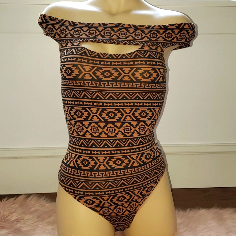 Express camel / black off shoulder bodysuit xs